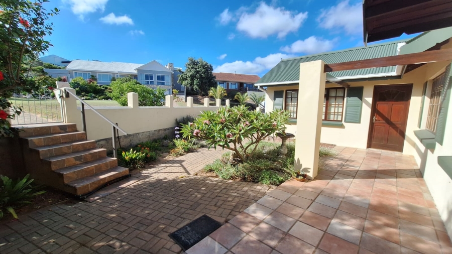5 Bedroom Property for Sale in Stilbaai Wes Western Cape